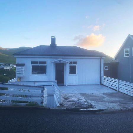 Apartamento Cosy House Near Airport Sørvágur Exterior foto