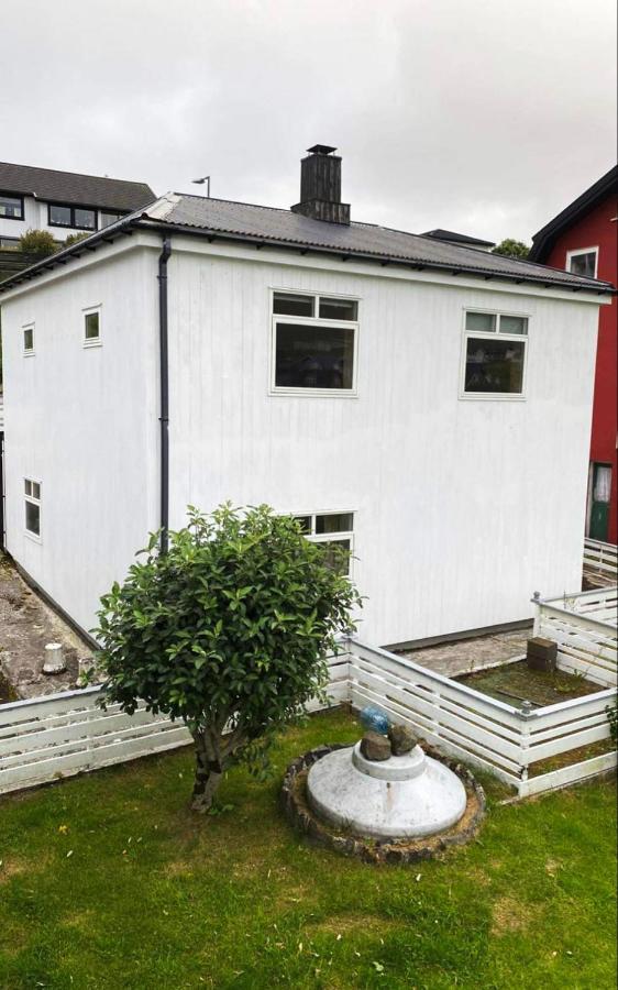 Apartamento Cosy House Near Airport Sørvágur Exterior foto