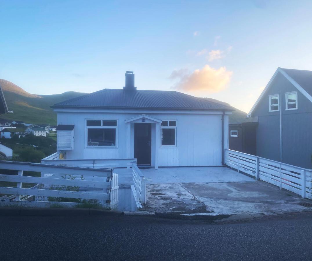 Apartamento Cosy House Near Airport Sørvágur Exterior foto